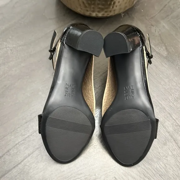 NATURALIZER Vera Ankle Strap Sandals (Wide)