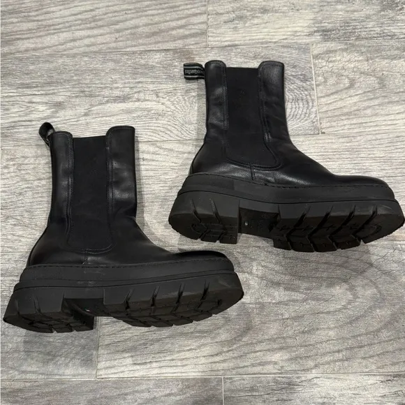 Nero Giardini black leather Chelsea boots