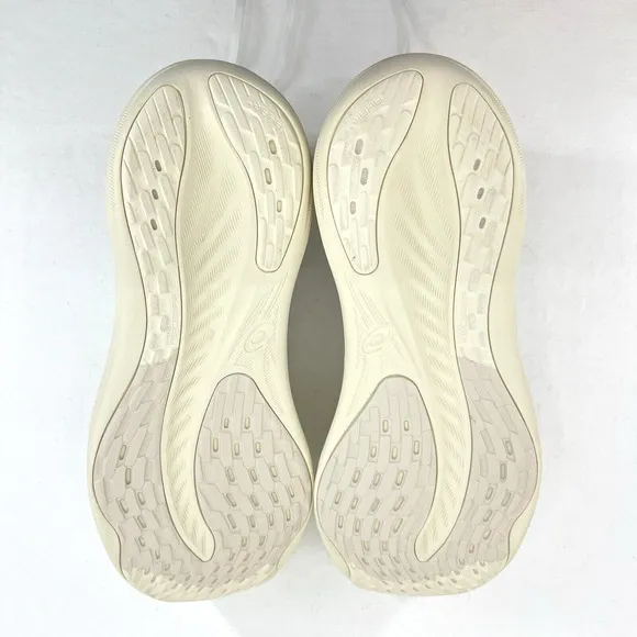NEW Asics Gel-Nimbus 26 Mens 11.5 Running Shoes White Cushioned Athletic Sneaker