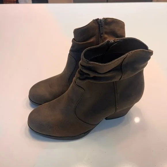 NEW Bella Vita Women's Brown Side Zip Block Stacked Heel Ankle Boots Size 6