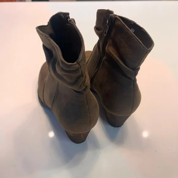 NEW Bella Vita Women's Brown Side Zip Block Stacked Heel Ankle Boots Size 6