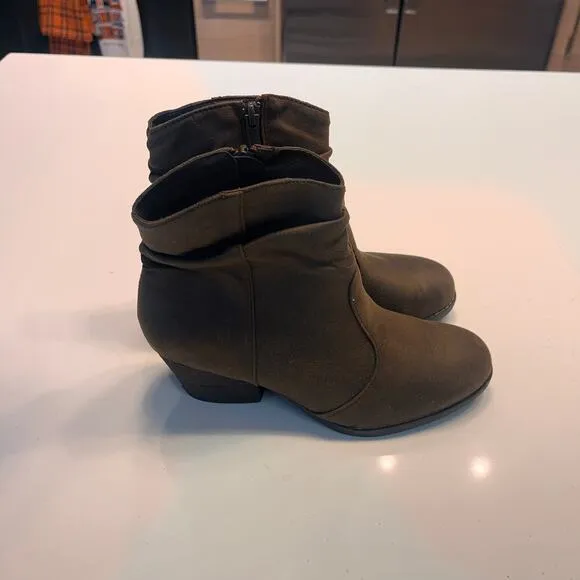 NEW Bella Vita Women's Brown Side Zip Block Stacked Heel Ankle Boots Size 6