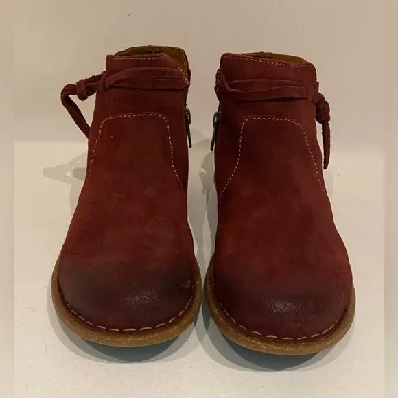NEW BORN Women's Wynter Dark Red Distressed Side-Zip Ankle Boots Size 6.5M