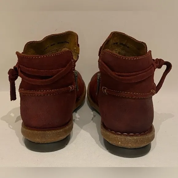 NEW BORN Women's Wynter Dark Red Distressed Side-Zip Ankle Boots Size 6.5M