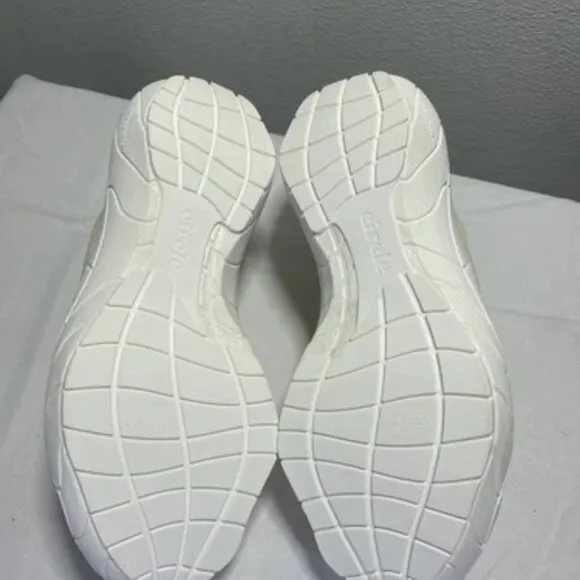 NEW CIRCLE Low Top White Super Natural Lace Up Running Womens Size 7 Sneaker