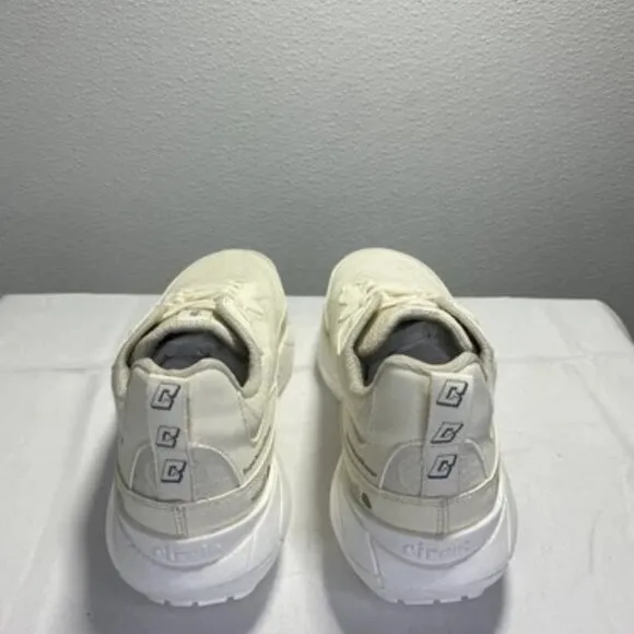 NEW CIRCLE Low Top White Super Natural Lace Up Running Womens Size 7 Sneaker