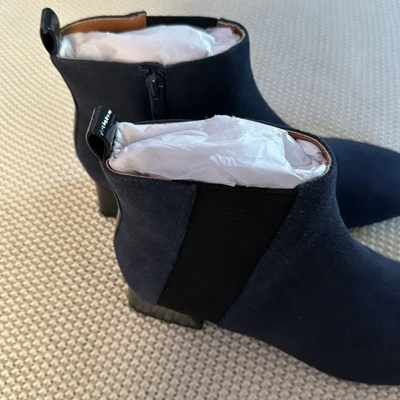 NEW Donald Pliner Navy Suede Booties