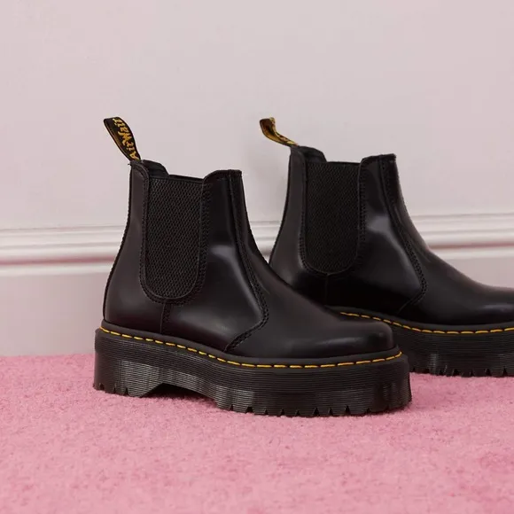 NEW Dr. Martens black leather quad Chelsea boots