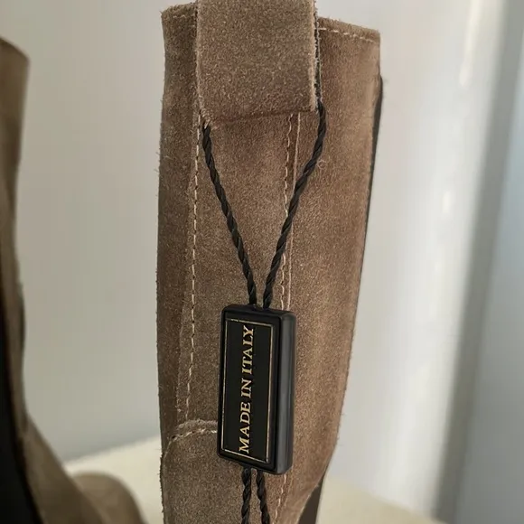 New Emanuele Castro Chelsea Leather Boots. Made in Italy ❤️