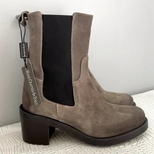 New Emanuele Castro Chelsea Leather Boots. Made in Italy ❤️