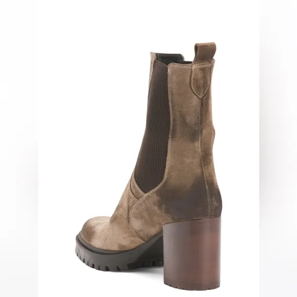 New Emanuele Castro Chelsea Leather Boots. Made in Italy ❤️