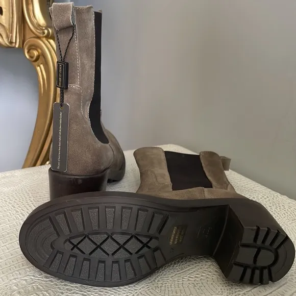 New Emanuele Castro Chelsea Leather Boots. Made in Italy ❤️