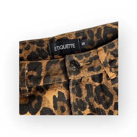 new Etiquette Boutique ☀︎︎ Denim Mini Skirt ☀︎︎ Wild Leopard Print ☀︎︎ Raw Hem
