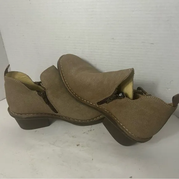 NEW Fly London Women’s Leather Upper Chelsea Ankle Boots Buckle Side Zip 43 US11