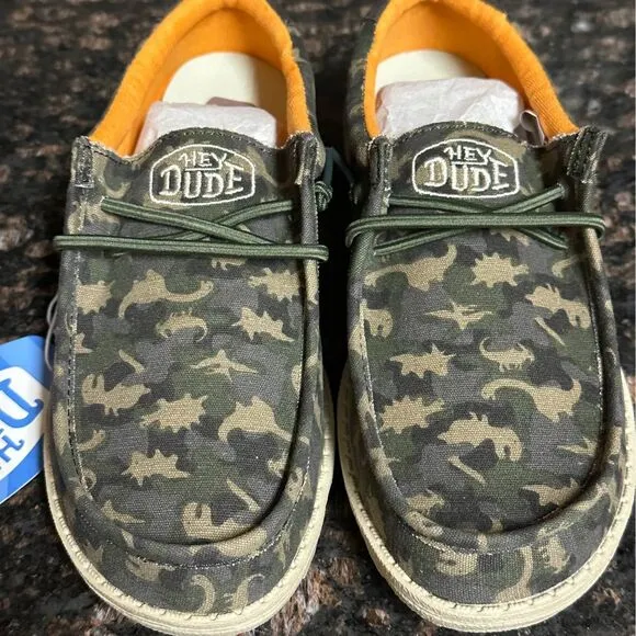 NEW Hey Dude Youth Wally Loafers Boys Size 5 Camo Dinosaur Print Green &amp; Tan