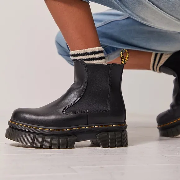 NEW IN BOX Dr. Martens Audrick Chelsea Boots