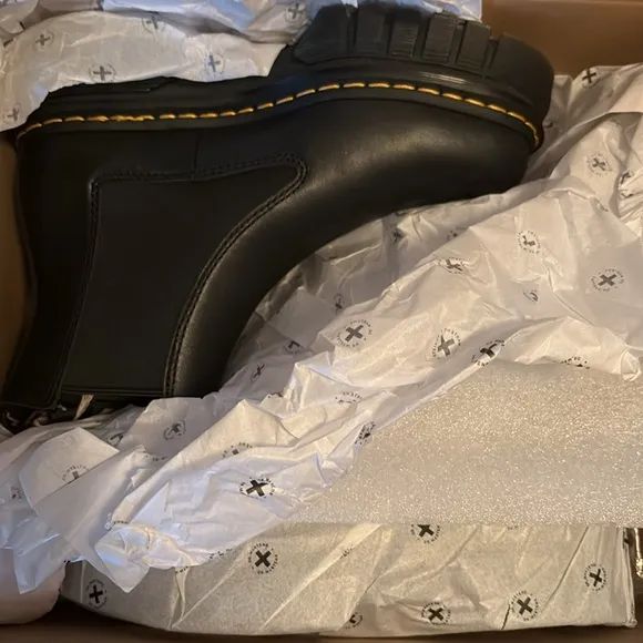 NEW IN BOX Dr. Martens Audrick Chelsea Boots