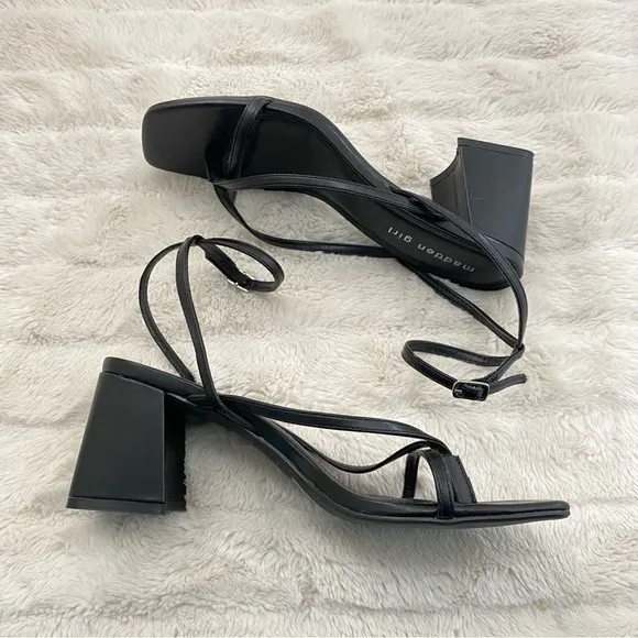 New Madden Girl by Steve Madden Chunky Heeled Strappy Sandals Black Size 9