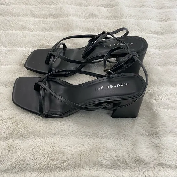 New Madden Girl by Steve Madden Chunky Heeled Strappy Sandals Black Size 9