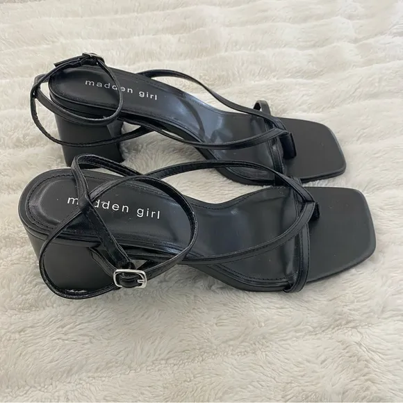 New Madden Girl by Steve Madden Chunky Heeled Strappy Sandals Black Size 9