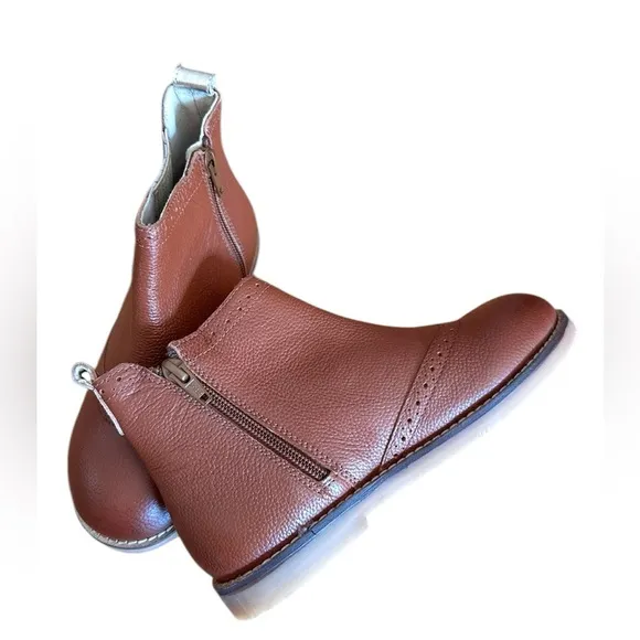 NEW. Mini Boden Girls Leather Chelsea Boots, Size 32