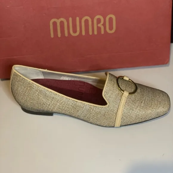 New | Munro Sunisa Women Elegant Beige Comfort Flat Loafers, size 10W