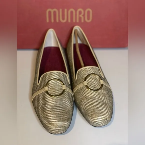 New | Munro Sunisa Women Elegant Beige Comfort Flat Loafers, size 10W