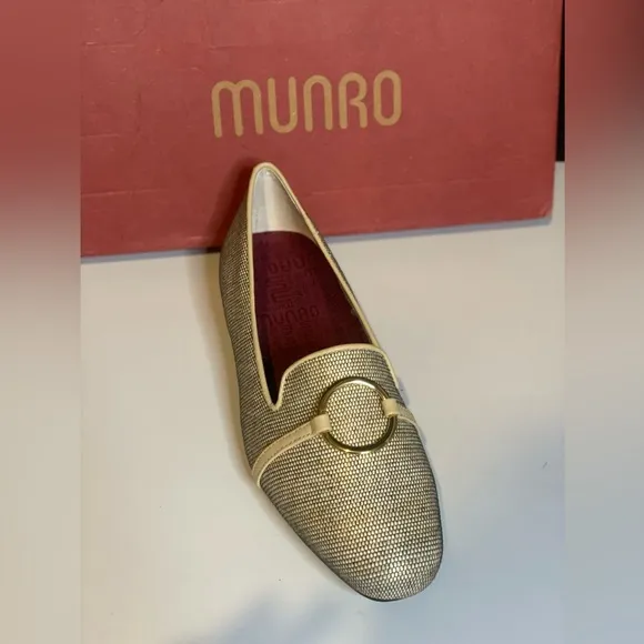 New | Munro Sunisa Women Elegant Beige Comfort Flat Loafers, size 10W