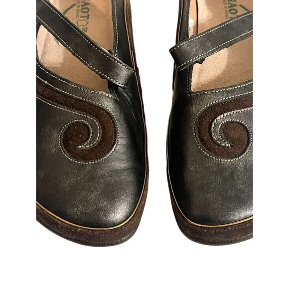 NEW Naot Matai Mary Jane Flats •Women 38/ US 7• Swirl Design Metallic Black $199
