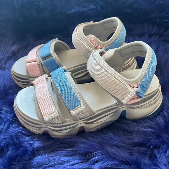New! STEVE MADDEN Chakra Chunky Platform Sandals