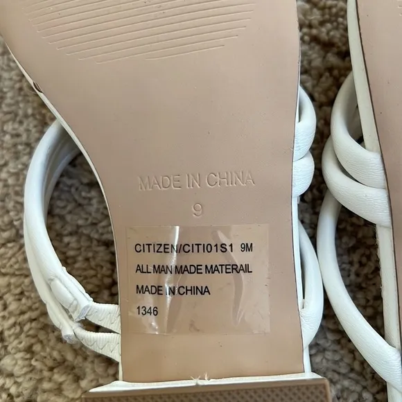 New! Steve Madden SZ 9, white citizen sandals.