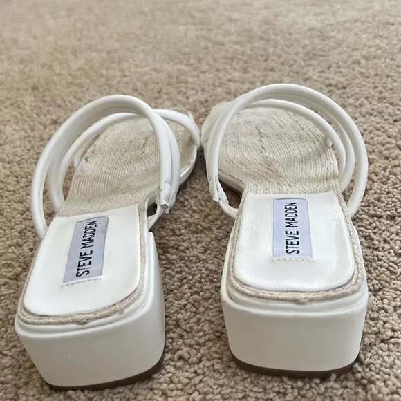 New! Steve Madden SZ 9, white citizen sandals.