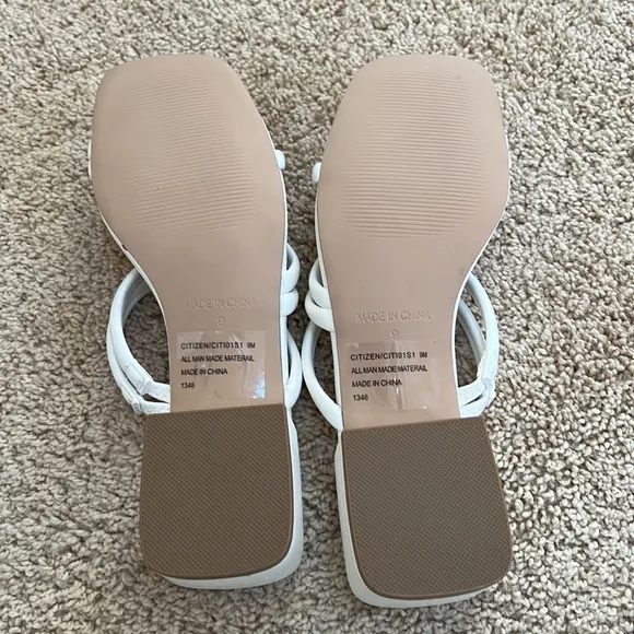 New! Steve Madden SZ 9, white citizen sandals.