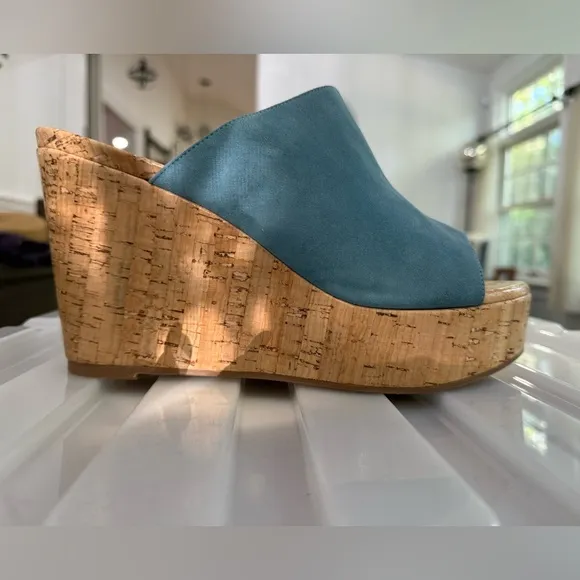 NEW Stuart Weizmann Margarite Wedge Slide Sandal. Cerulean / Light Blue. 8.5.