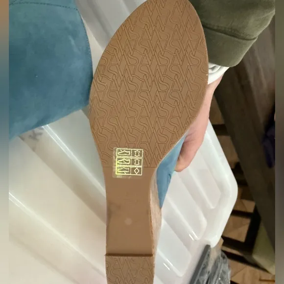 NEW Stuart Weizmann Margarite Wedge Slide Sandal. Cerulean / Light Blue. 8.5.