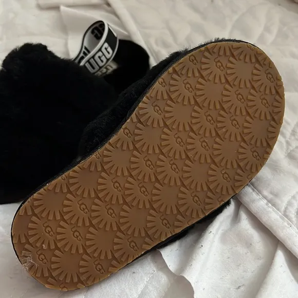 New T fluff Ugg Slides