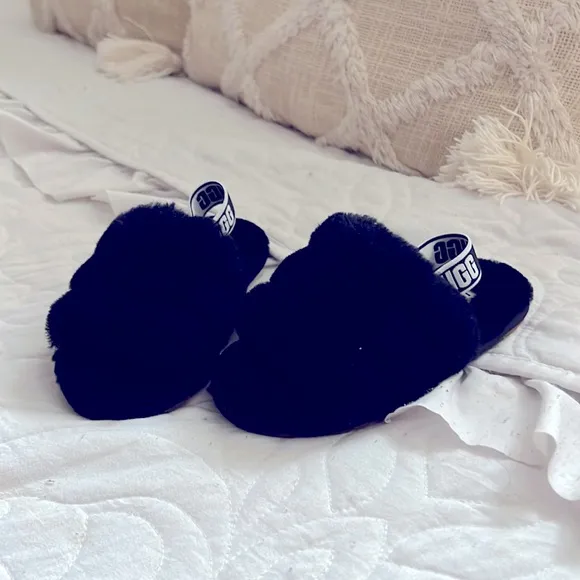New T fluff Ugg Slides