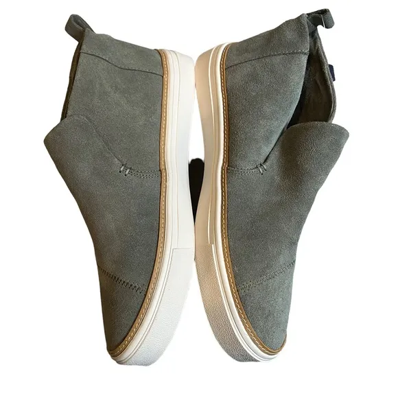 New, TOMS Suede High Top Slip On Sneakers, Sz 9