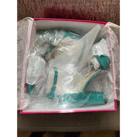NEW Vince Camuto Carrelen Sandals - 9.5