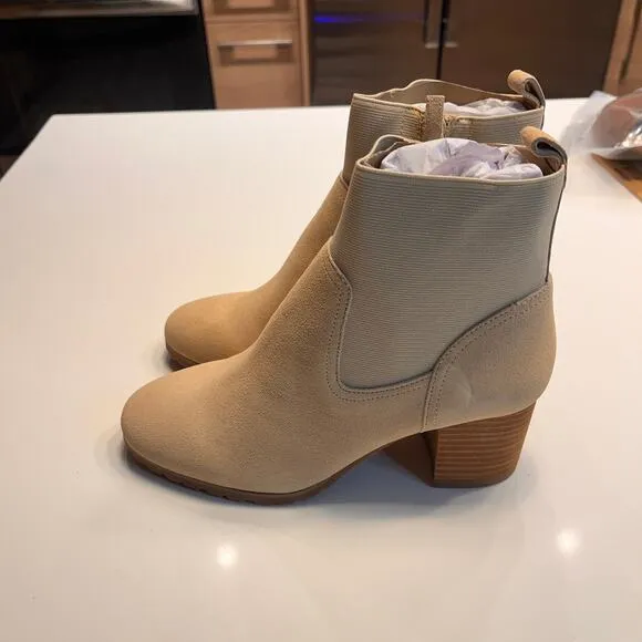 NEW Violet &amp; Red Loaded Knit Cuff Side Zip Ankle Bootie Size 8