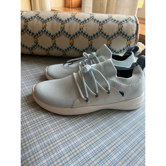 New Women's Vessi Cityscape Classic Sneakers, Size 7, Light Blue
