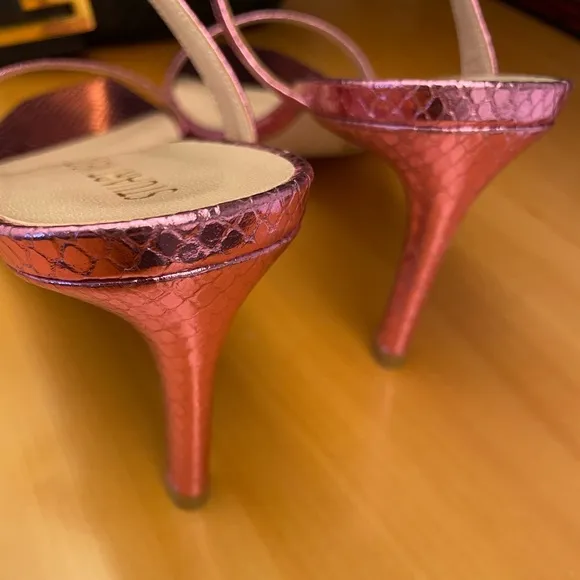 ⭐️New⭐️Stuart Weitzman Pink Metallic Aleena Sandals