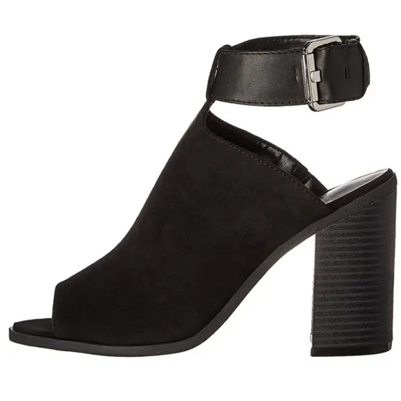 NIB Classic Black Peep Toe Chunky Heel Sandals