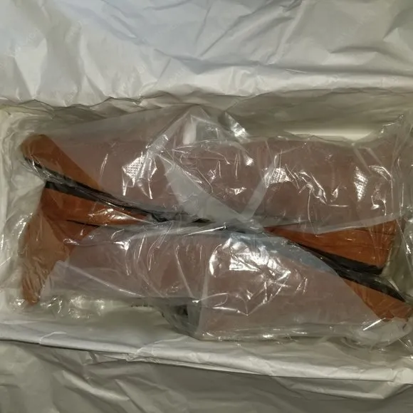 NIB Donald Pliner Suede Loafer