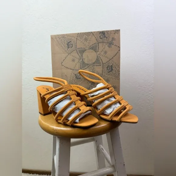 NIB Free People Colette Cinched Orange Sandals, size EU 39.5 or US 8.5