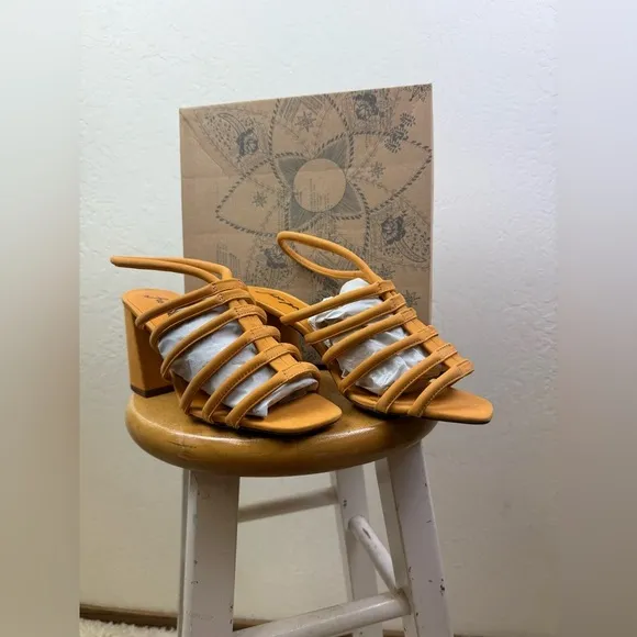 NIB Free People Colette Cinched Orange Sandals, size EU 39.5 or US 8.5
