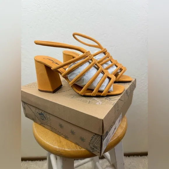 NIB Free People Colette Cinched Orange Sandals, size EU 39.5 or US 8.5