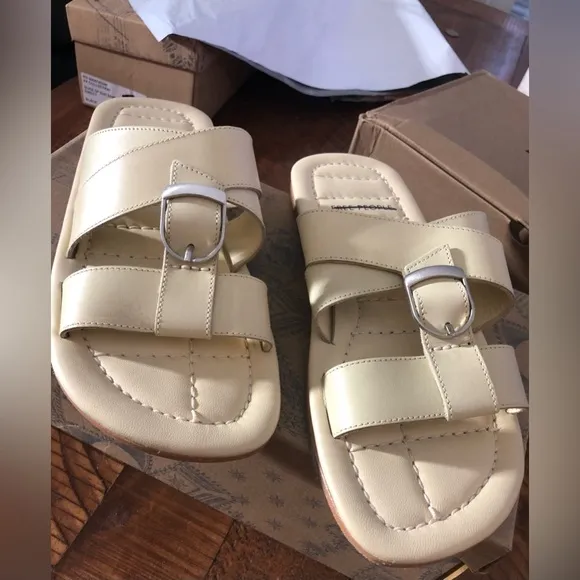 NIB Free People Sloan Buckle Flat Sandals in Light Yellow - Size 8