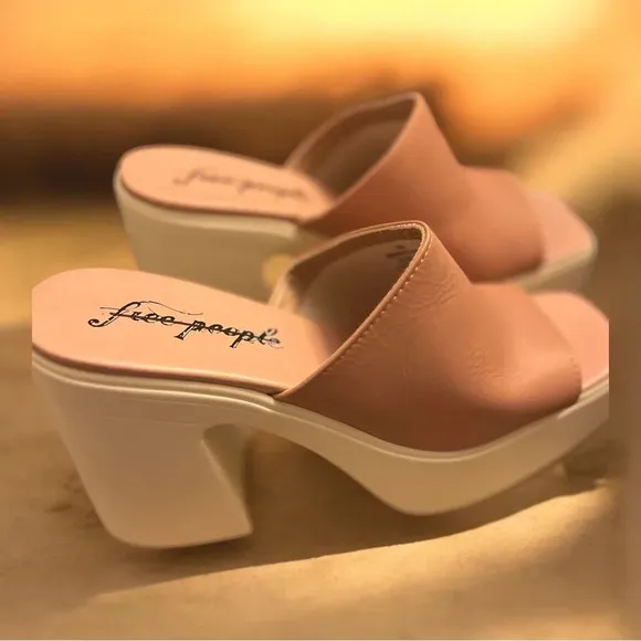 NIB FREE PEOPLE Zoe Natural Chunky Leather Platform Heel Sandals Size 39/8.5