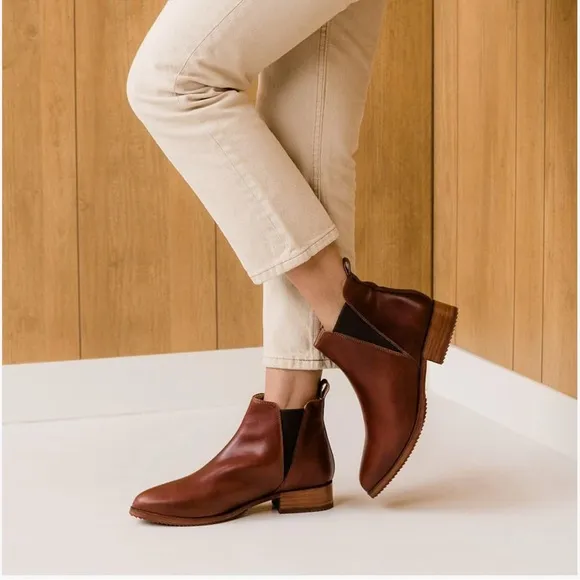 NIB Nisolo Eva Everyday Chelsea Boot in Brandy Women’s size 8